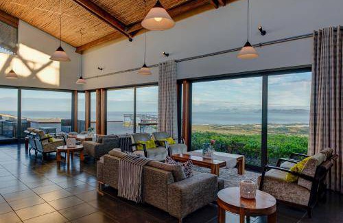 Gansbaai Hotel | 90 m² Hotel ∙ 3 guests