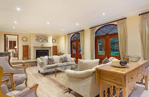 Constantia Villa | 900 m² Villa ∙ 7 bedrooms ∙ 18 guests