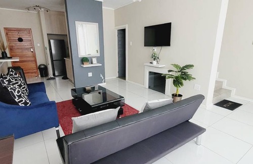 East London Apartment | 92 m² Apartment ∙ 2 bedrooms ∙ 6 guests