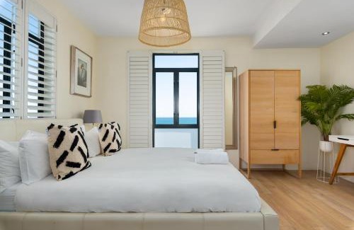 Sea Point Apartment | A Breeze of Cape Town l Balcony with Stunning Views