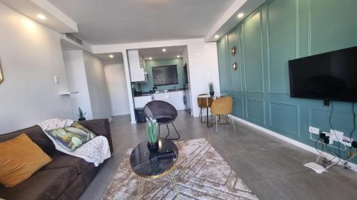 Durban Point Apartment | Accommodation Front - Prestigious 2 Sleeper Apartment with Harbour Views