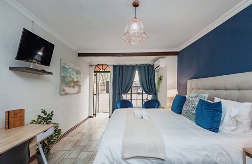 Kempton Park House | Airport Tower Lodge