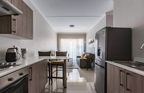 Greater Johannesburg Metropolitan Area Apartment | #AlimamaSpaces: Don Manson's Heights