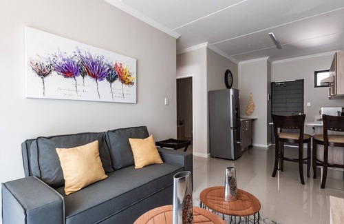 Greater Johannesburg Metropolitan Area Apartment | #AlimamaSpaces: Don Manson's Heights