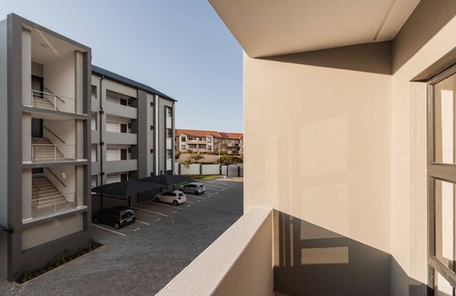 Greater Johannesburg Metropolitan Area Apartment | #AlimamaSpaces: The Thando's Manson
