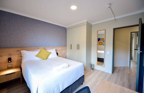 Rondebosch House | All Africa House