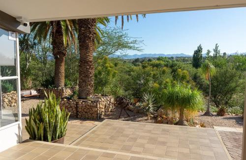 Oudtshoorn House | Aloe Manor