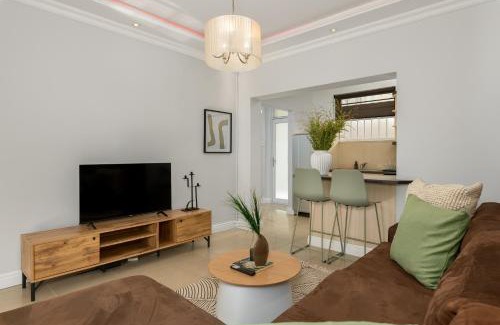 Green Point Apartment | Ananda 5