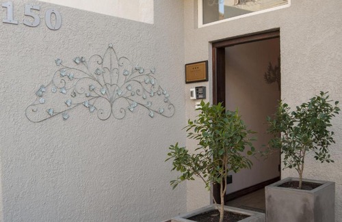 Three Anchor Bay House | Anchor Bay Guest House