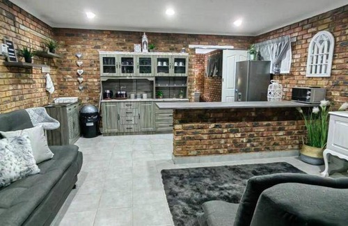 Boksburg Apartment | Apartment ∙ 1 bedroom ∙ 6 guests
