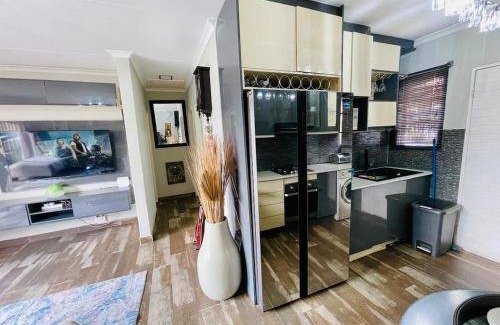 Greater Johannesburg Metropolitan Area Apartment | Apartment ∙ 2 bedrooms ∙ 4 guests