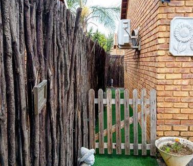Greater Johannesburg Metropolitan Area Apartment | Apartment ∙ 2 bedrooms ∙ 4 guests