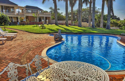 Margate Apartment | Apartment in large tropical garden with pool and sea view