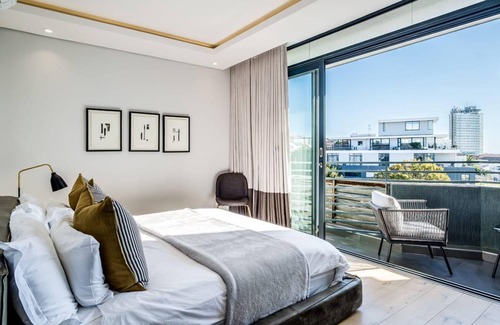 Three Anchor Bay Apartment | Apartment ∙ 3 bedrooms ∙ 6 guests