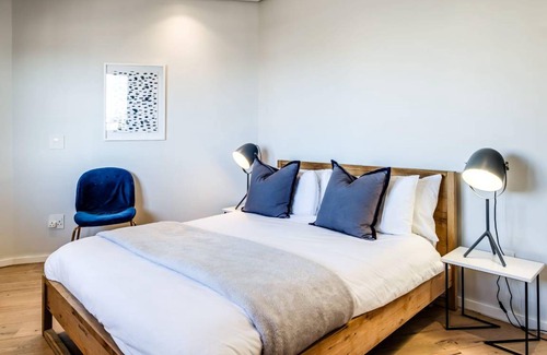Three Anchor Bay Apartment | Apartment ∙ 3 bedrooms ∙ 6 guests