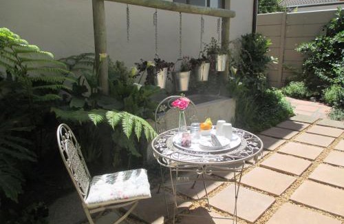 Bloubergstrand Hostel | At Rosies KiteHouse - Private rooms week to week, Monday to Monday