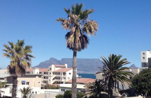 Bloubergstrand Hostel | At Rosies KiteHouse - Private rooms week to week, Monday to Monday