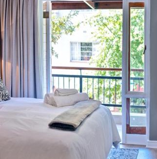 Stellenbosch Central Apartment | Avemore Jan Cats No 2 full power back up