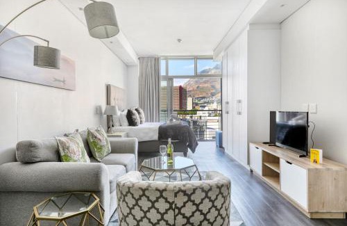 Cape Town City Centre Apartment | Backup-Power Mountain View Trendy Apartment