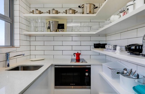 Mouille Point Apartment | Backup-Power Perfect Modern Beach Apartment near V&A with Sea and Park Views