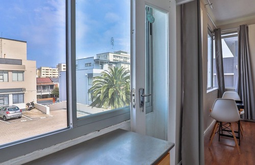Three Anchor Bay Apartment | Bay West 204 by CTHA