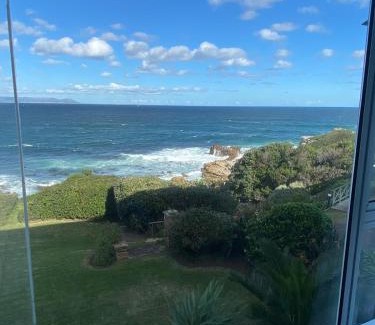 Eastcliff Apartment | Bayview 208