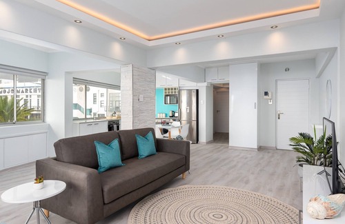 Sea Point Apartment | Beachfront Gem with Amazing Views!
