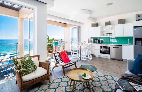 Camps Bay Apartment | Beautiful Holiday Apartment with Beach View Modoco