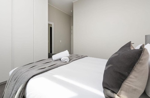 Century City Apartment | Beautiful, modern & central two bedroom apartment