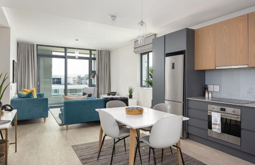 Century City Apartment | Beautiful, modern & central two bedroom apartment