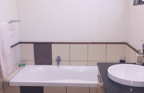 Greater Johannesburg Metropolitan Area Apartment | Beautiful studio located a walking distance from Dainfern Square!