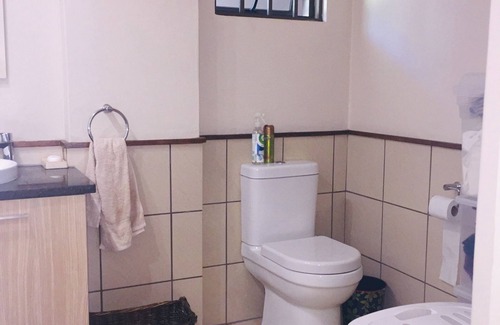 Greater Johannesburg Metropolitan Area Apartment | Beautiful studio located a walking distance from Dainfern Square!