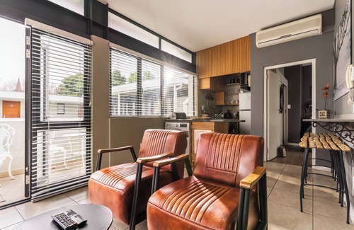 Stellenbosch Central Apartment | Beautiful two-bedroom self-catering unit in the heart of Historic Stellenbosch