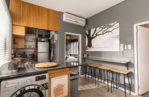 Stellenbosch Central Apartment | Beautiful two-bedroom self-catering unit in the heart of Historic Stellenbosch