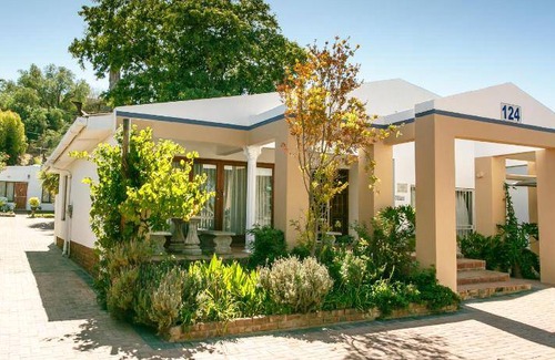 Oudtshoorn Bed & Breakfast | Bed and breakfast ∙ 127 guests