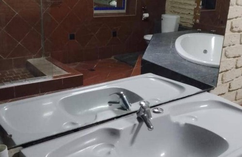 Mahikeng Bed & Breakfast | Bed and breakfast ∙ 10 guests