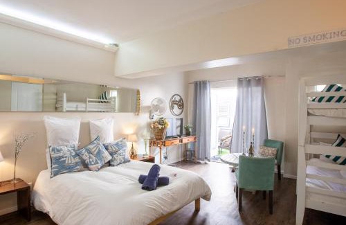 Strand Apartment | Bedrock Strand Family 4 Sleeper with Private Bathroom