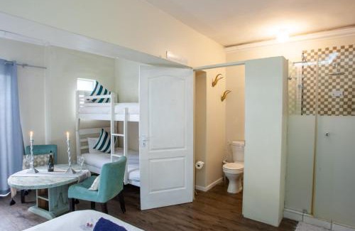 Strand Apartment | Bedrock Strand Family 4 Sleeper with Private Bathroom