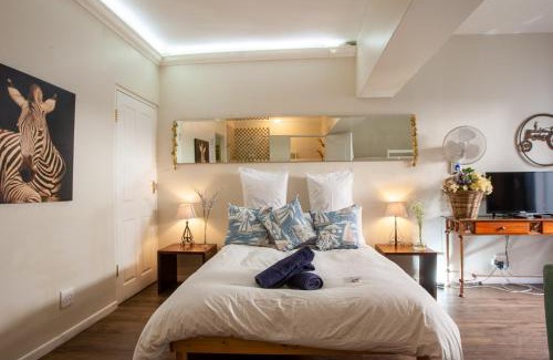 Strand Apartment | Bedrock Strand Family 4 Sleeper with Private Bathroom