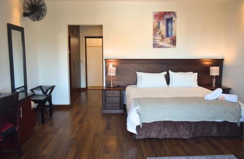 Outeniqua Strand Resort | BergWood Inn