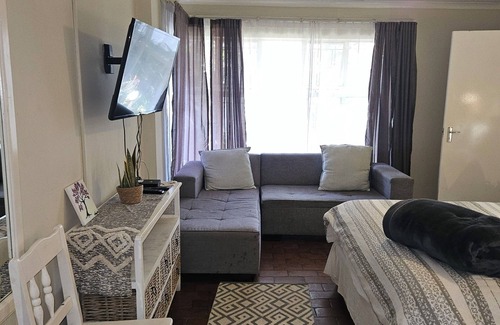 Hatfield Hostel | Birchway's Backpackers