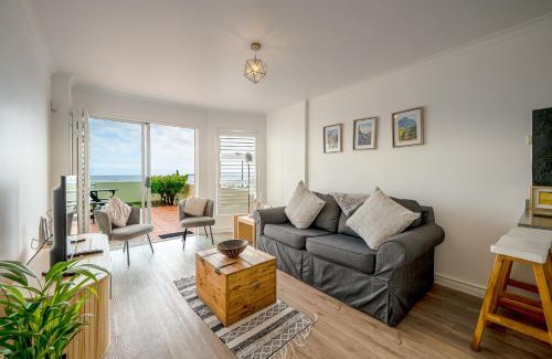 Bloubergstrand Apartment | Blouberg Beachfront Apartment - Loadshedding free