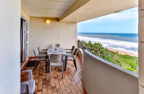 Westbrook Apartment | Blue Largo 27