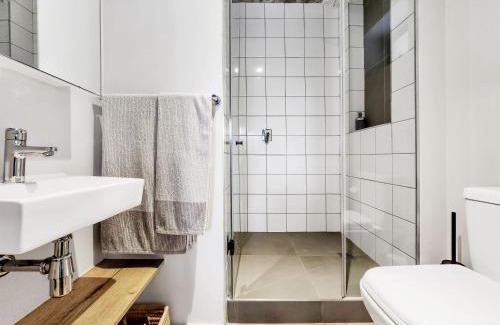 Cape Town City Centre Apartment | Botique Home in Vibrant Sea Point