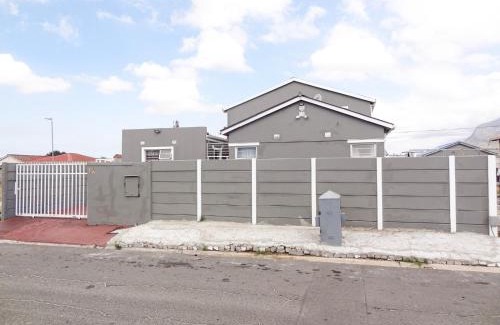 Cape Town House | Brooklyn Queens and Kings Guesthouse