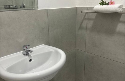 White River House | Busa House Self-Catering guest house & Caravan Park