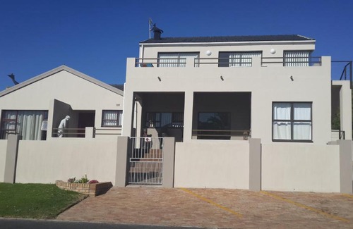 Melkbosstrand Apartment | C'est La Vie Self Catering Apartment