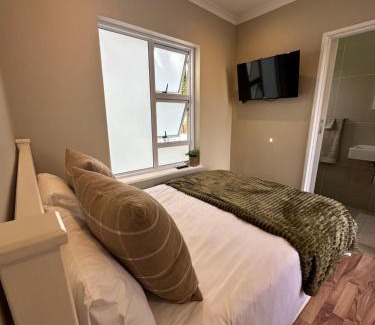 Constantia Apartment | Camellia Cottage - Courtyard Room