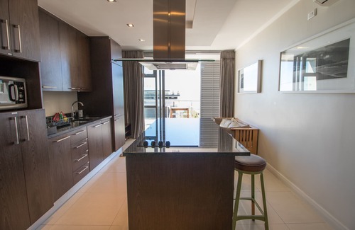 Camps Bay Apartment | Camps Bay Luxury studio apartment - The Crystal