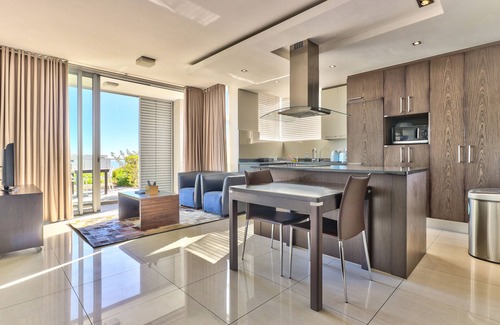 Camps Bay Apartment | Camps Bay One Bedroom apartment - luxury stay with sea view!